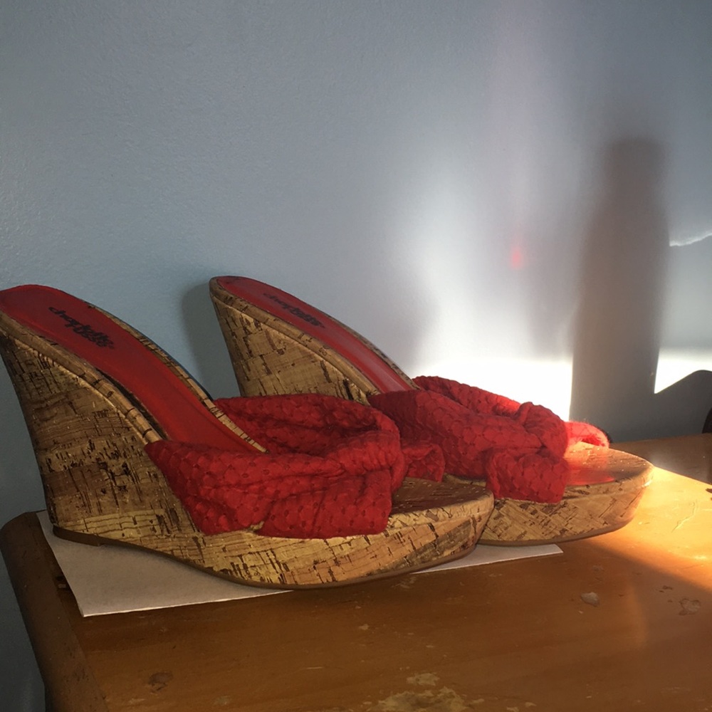 Red/tan Charlotte Russe wedges